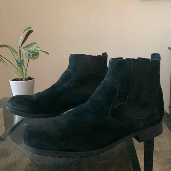 UGG Clyne Suede Ankle Chelsea Boots - Picture 5 of 12